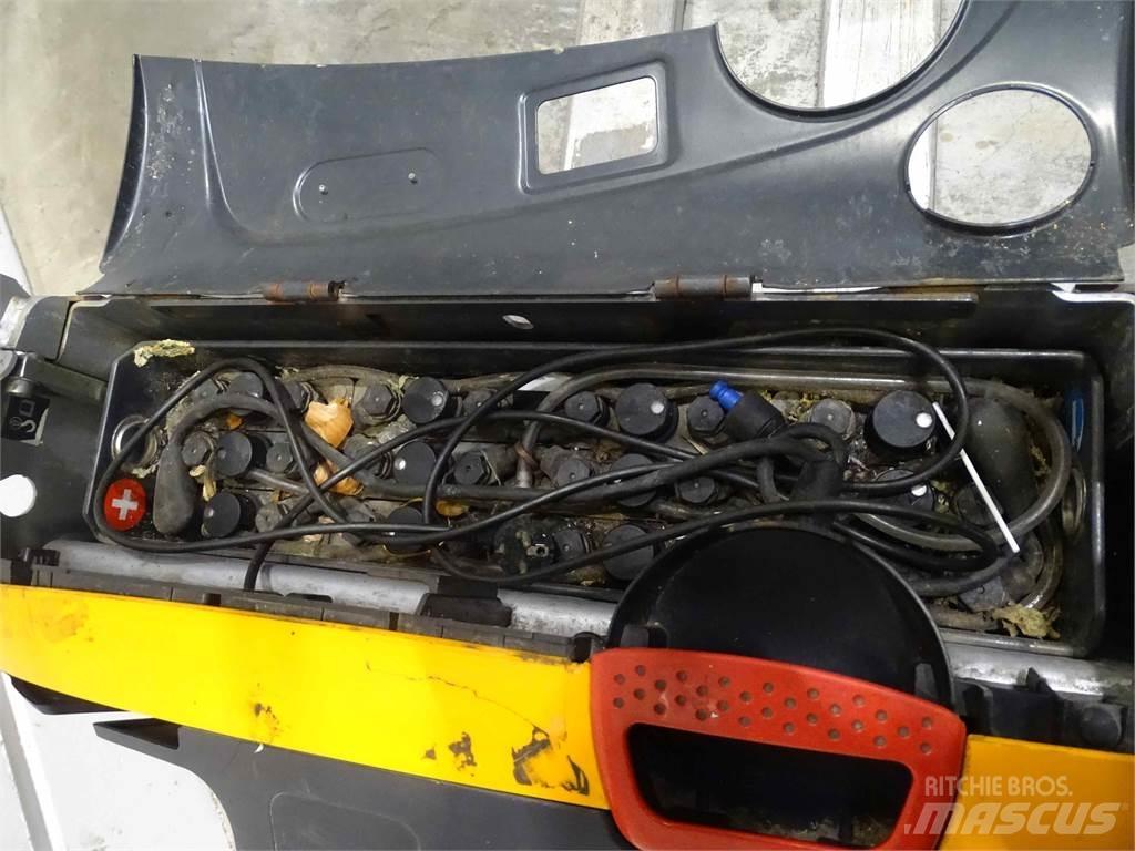 Still EXU16 Low lifter