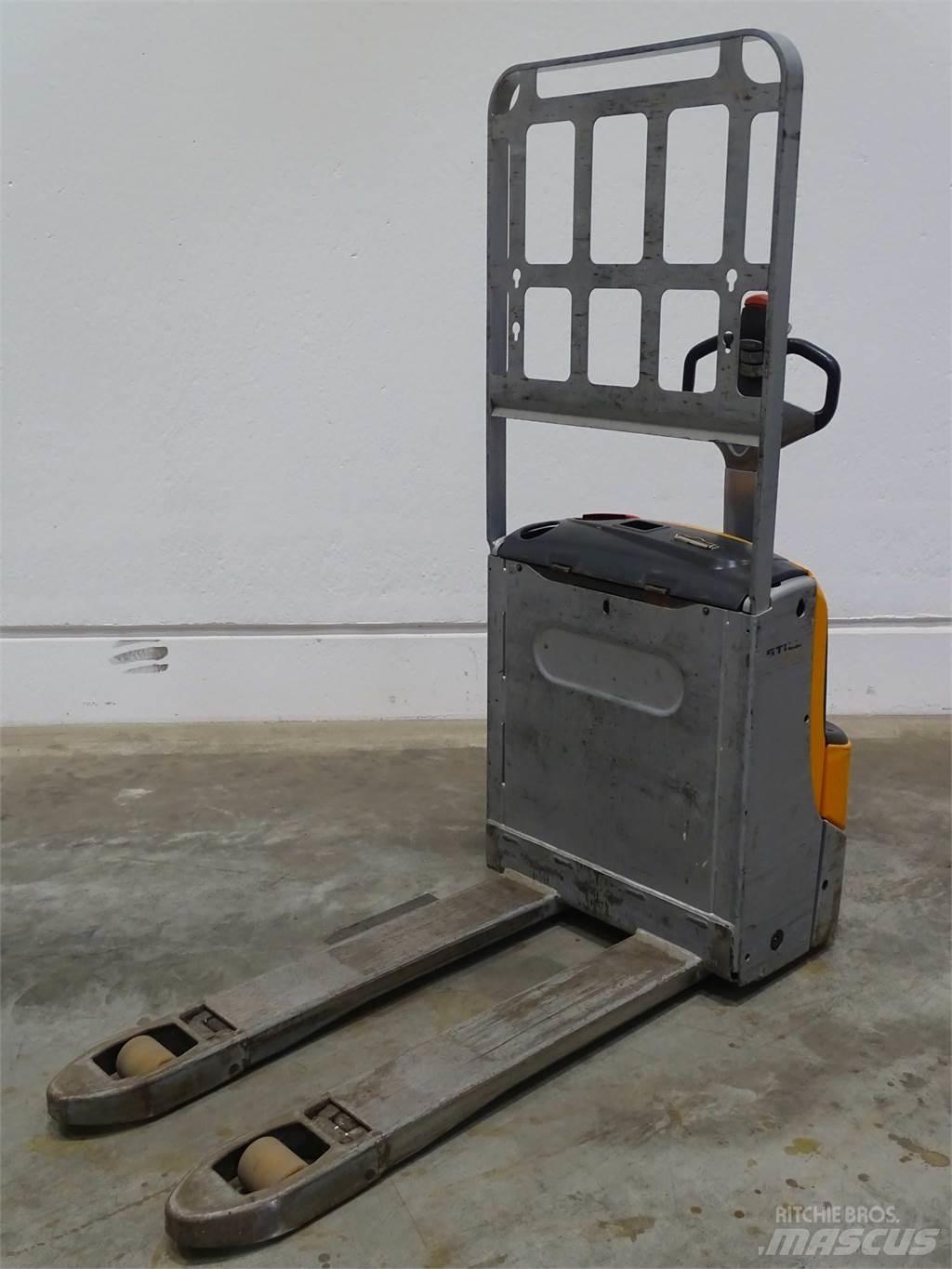 Still EXU16 Low lifter
