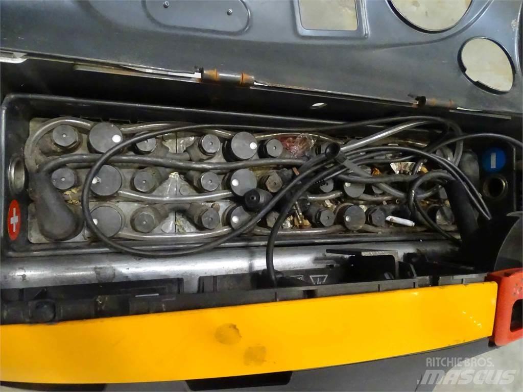 Still EXU16 Low lifter