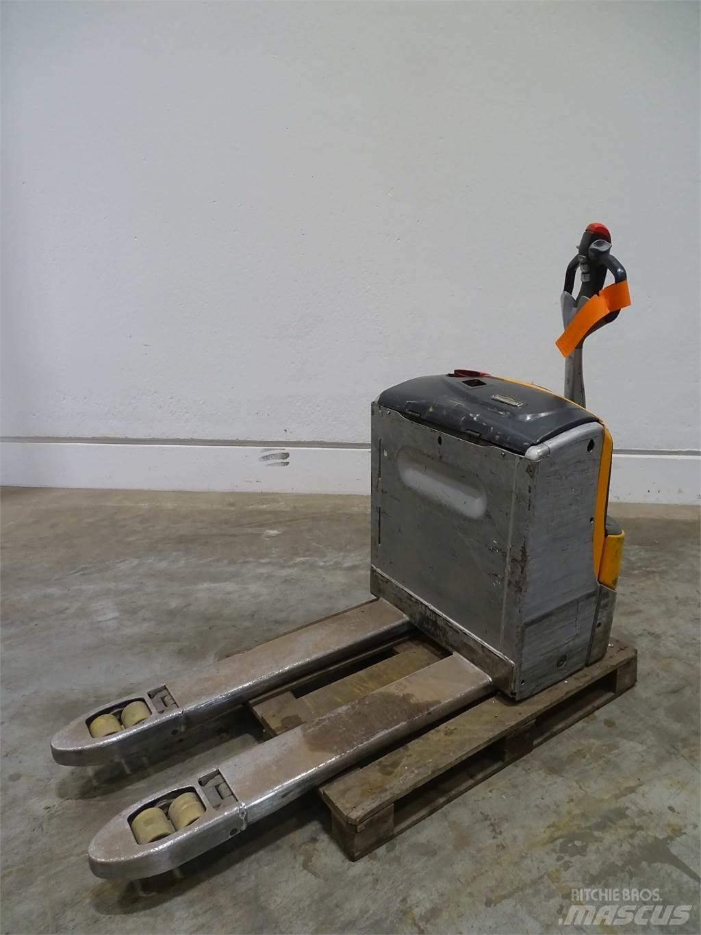 Still EXU16 Low lifter