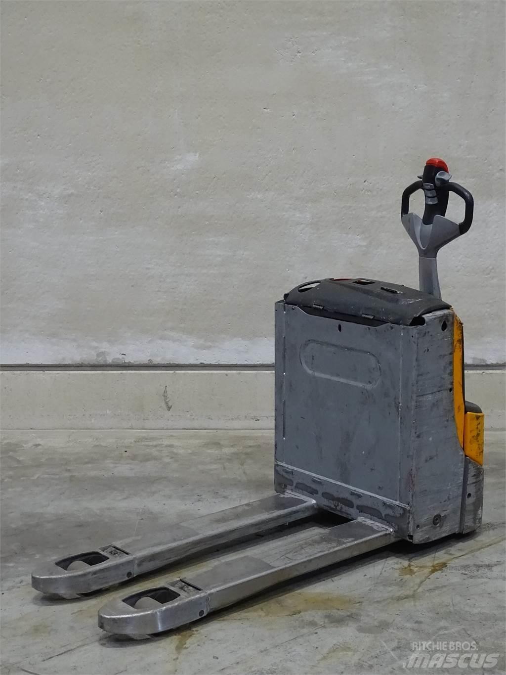 Still EXU16 Low lifter