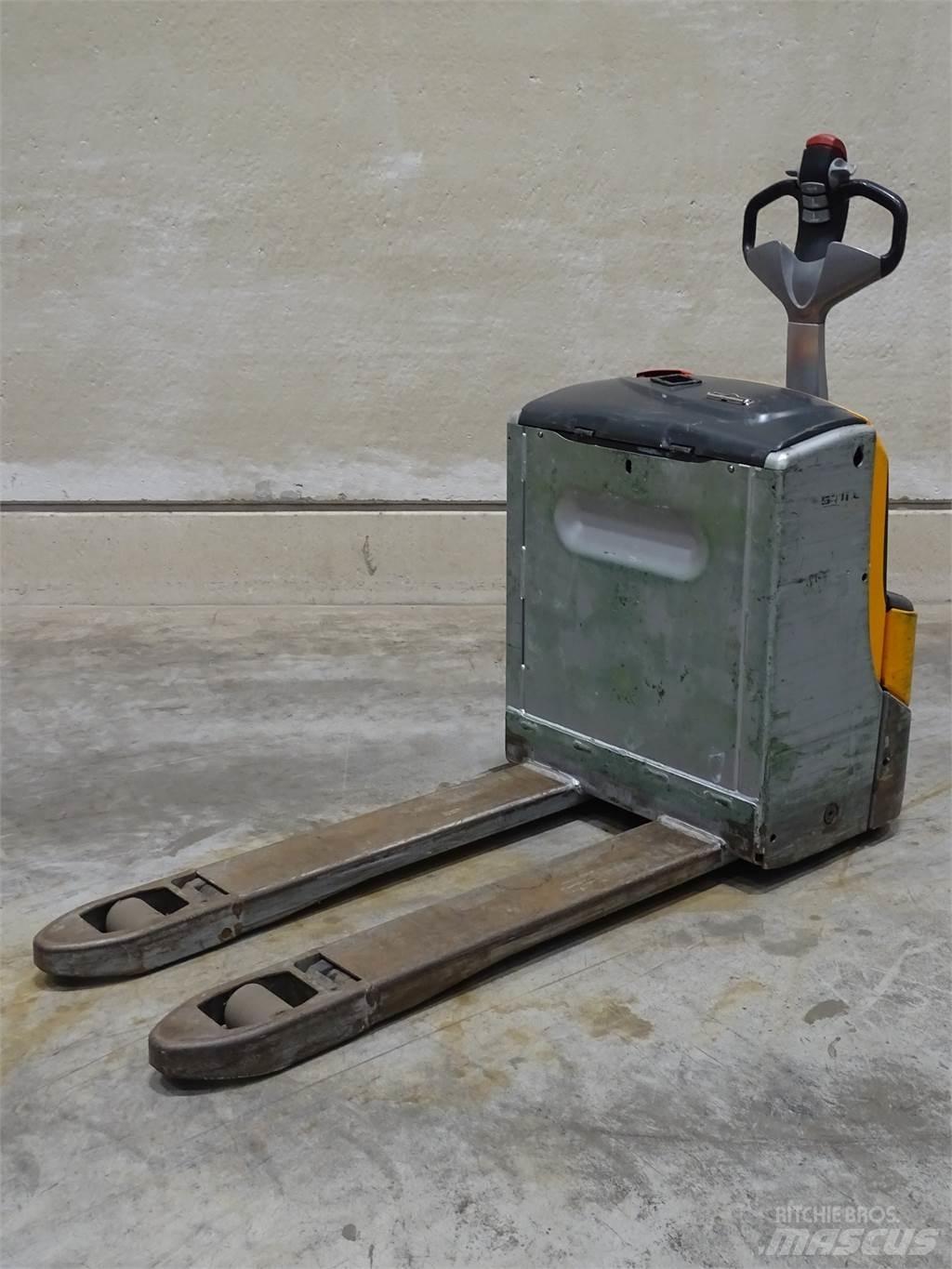 Still EXU16 Low lifter