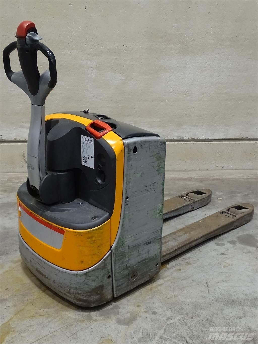 Still EXU16 Low lifter