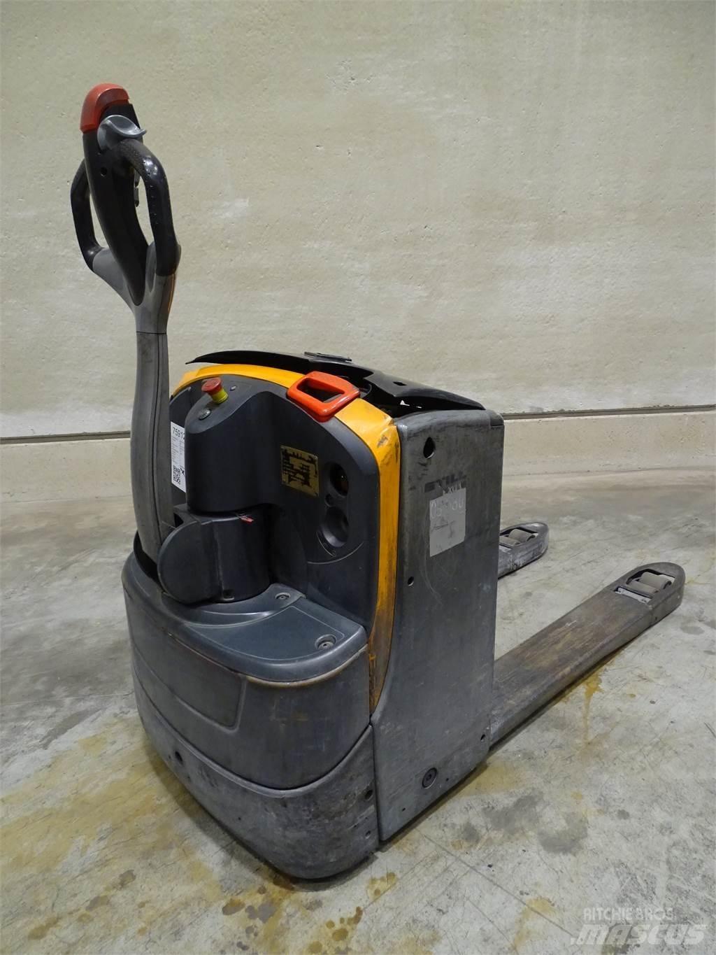 Still EXU16 Low lifter