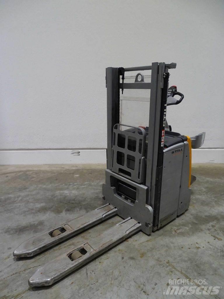 Still EXV-SF14 Pedestrian stacker