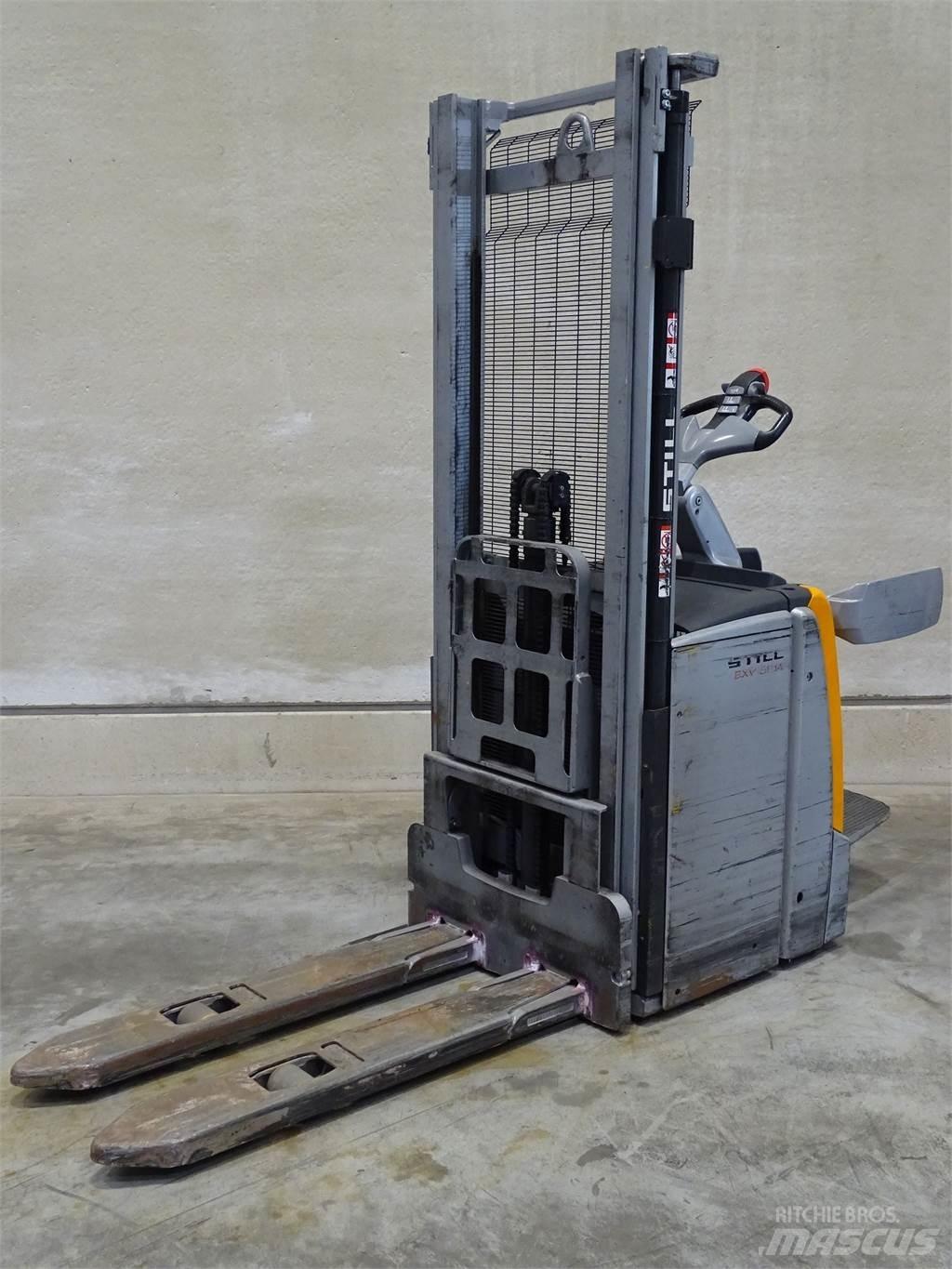 Still EXV-SF14 Pedestrian stacker