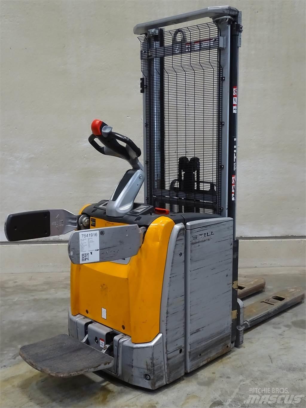 Still EXV-SF14 Pedestrian stacker
