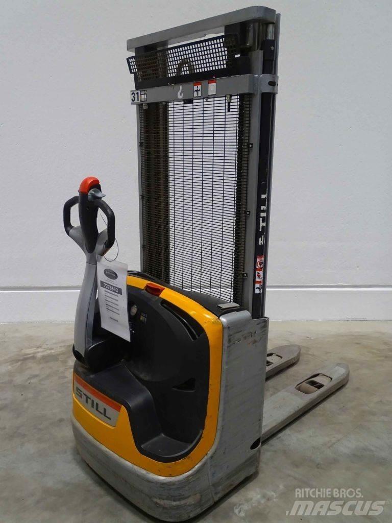 Still EXV10 Pedestrian stacker