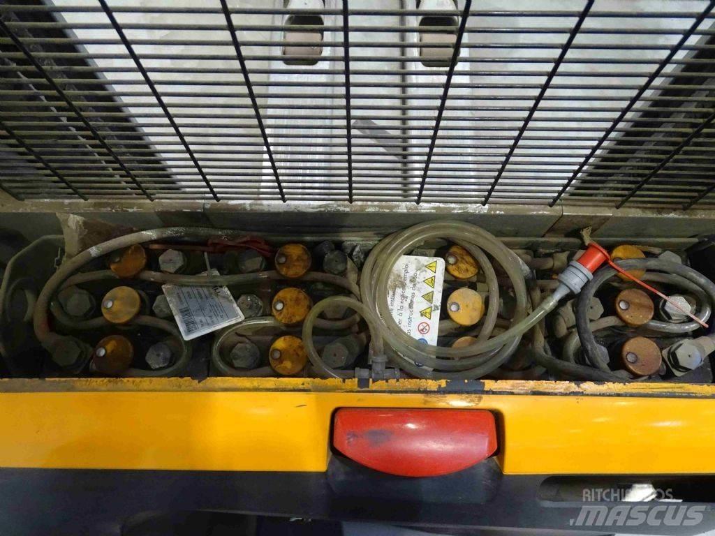Still EXV10 Pedestrian stacker