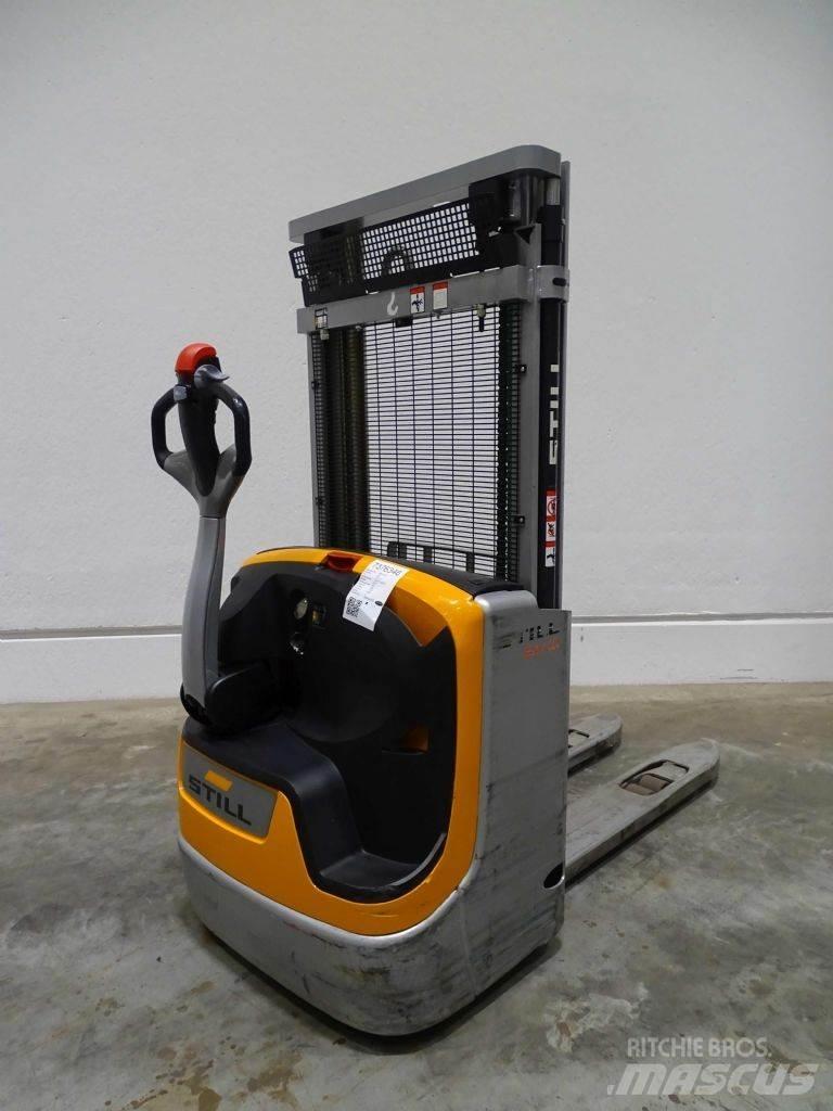 Still EXV10 Pedestrian stacker