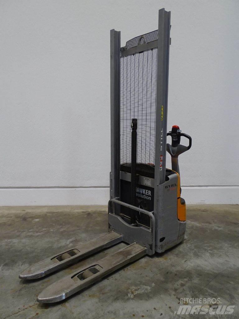 Still EXV10 Pedestrian stacker
