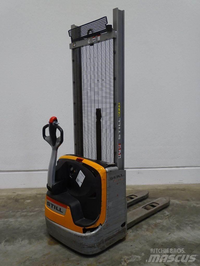 Still EXV10 Pedestrian stacker