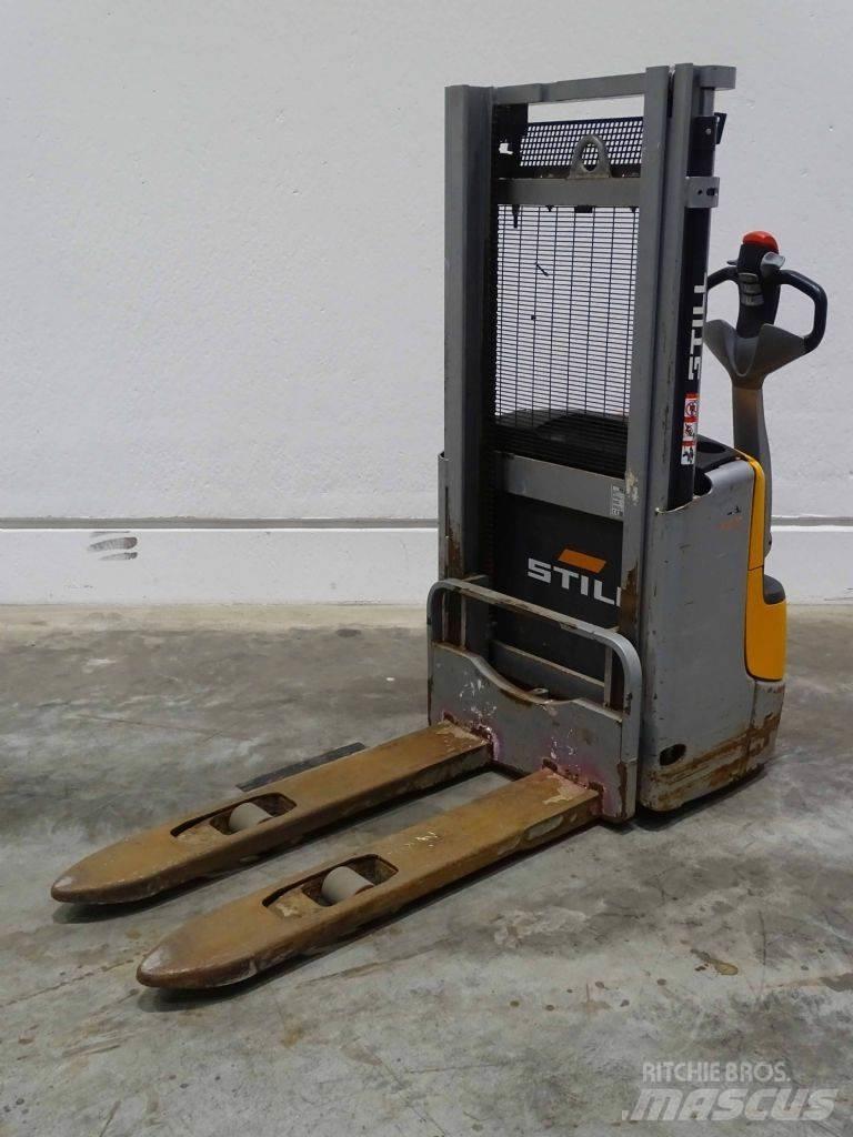 Still EXV10 Pedestrian stacker
