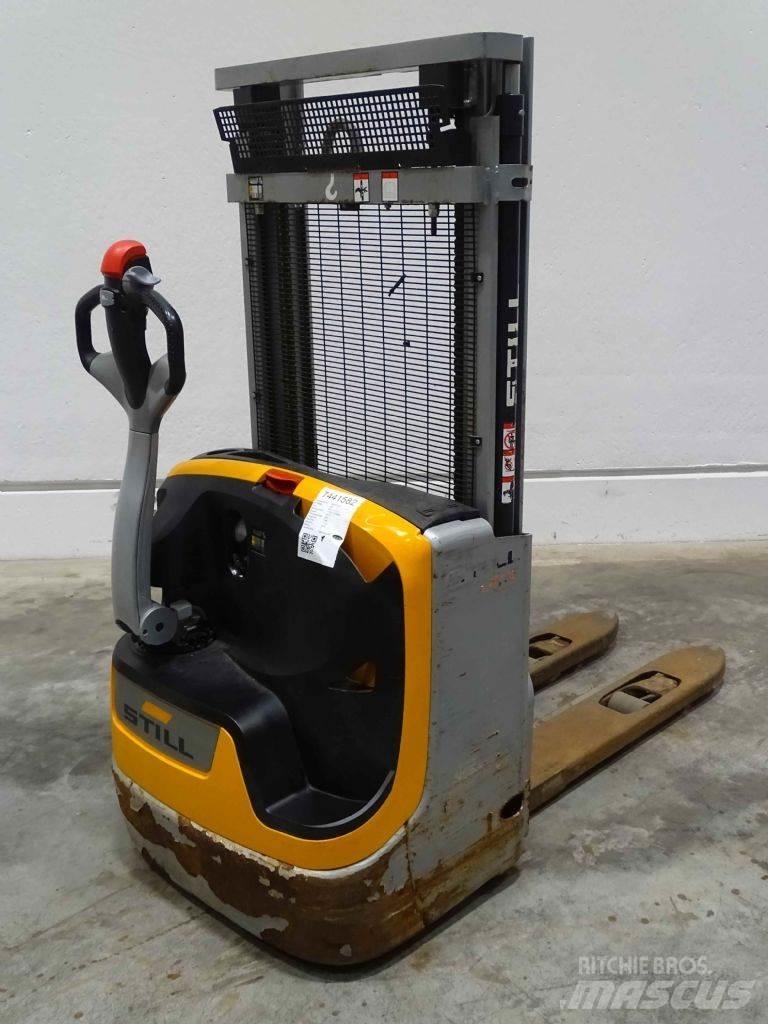 Still EXV10 Pedestrian stacker