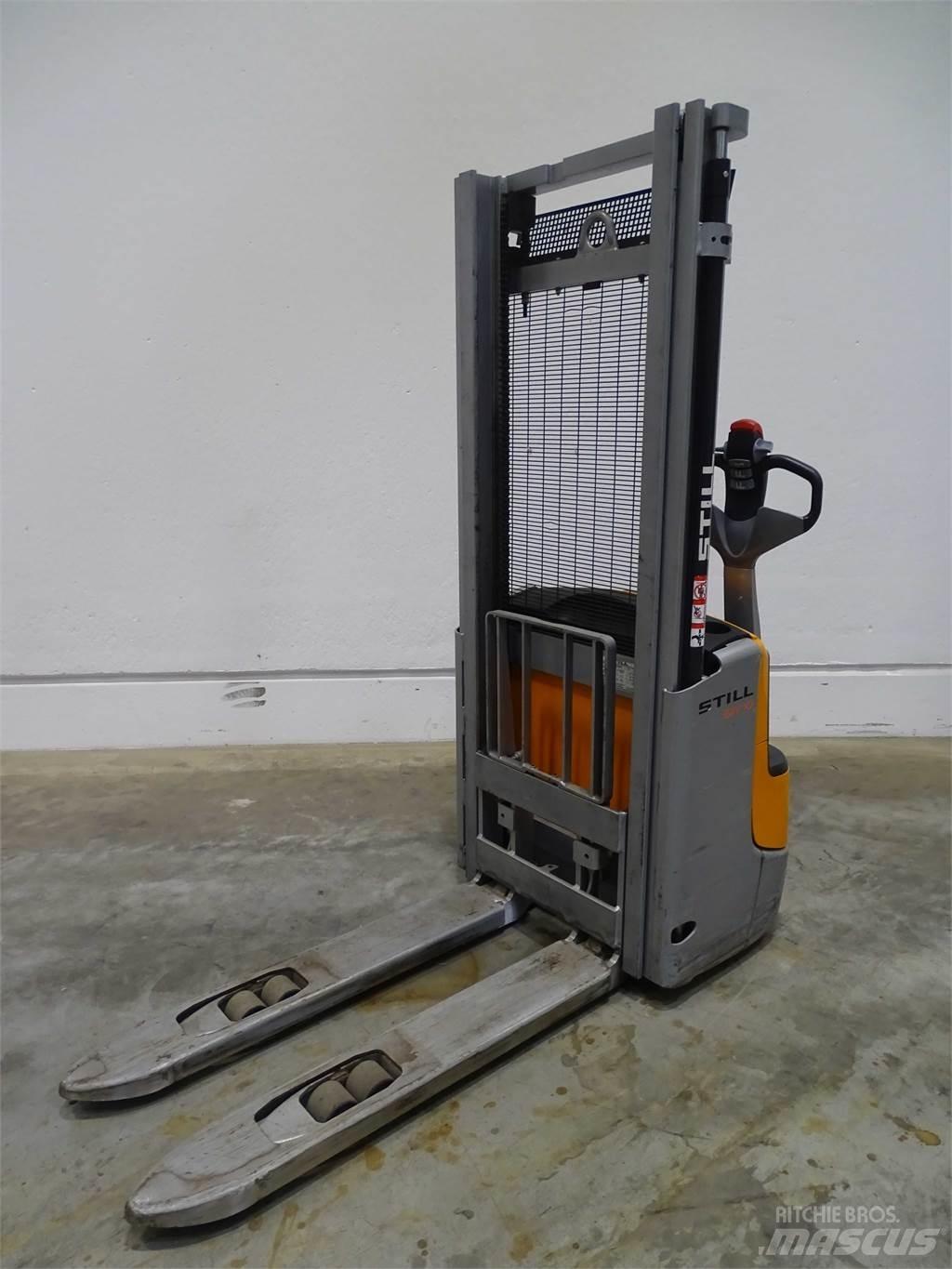 Still EXV10 Pedestrian stacker