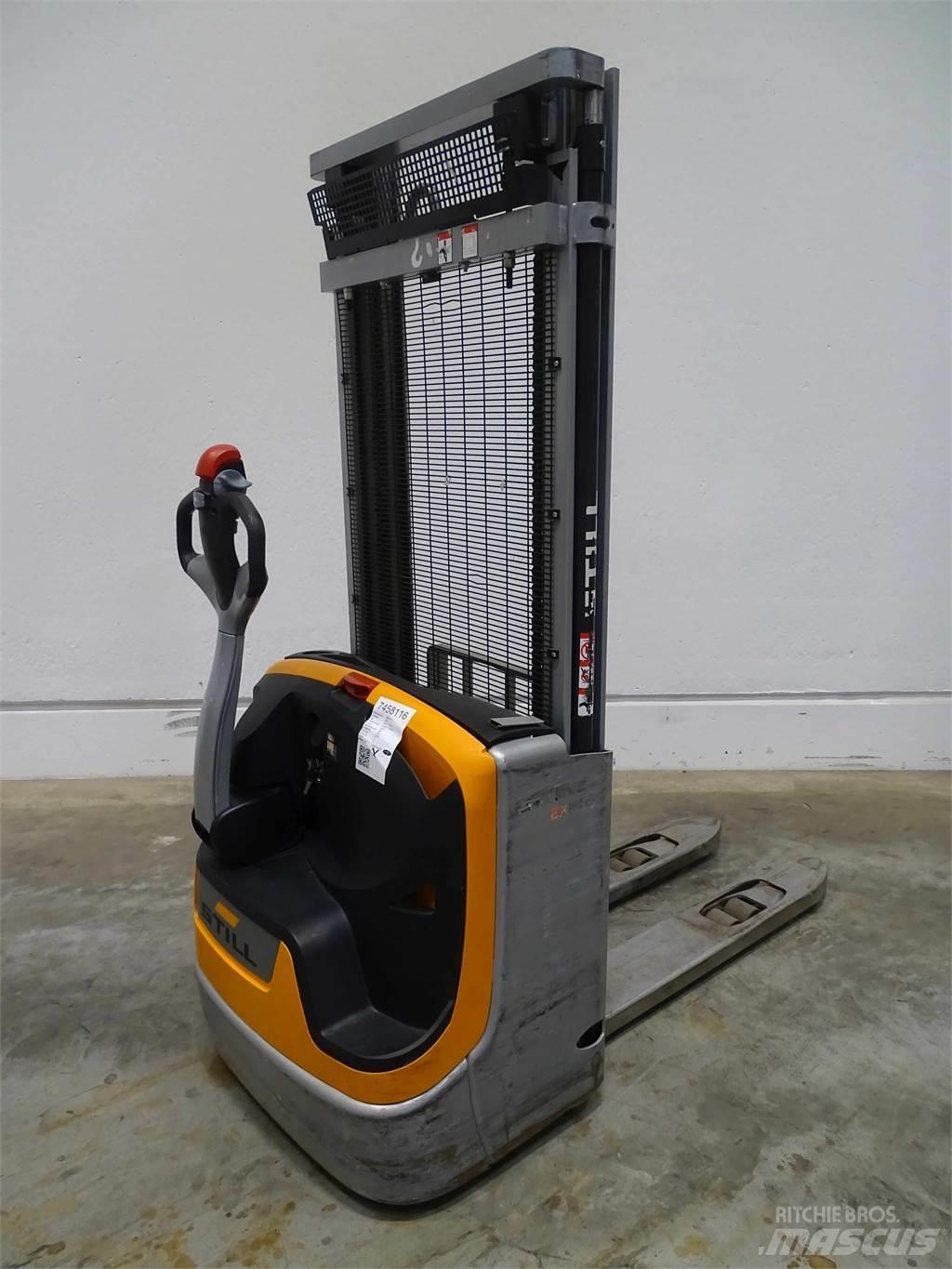 Still EXV10 Pedestrian stacker