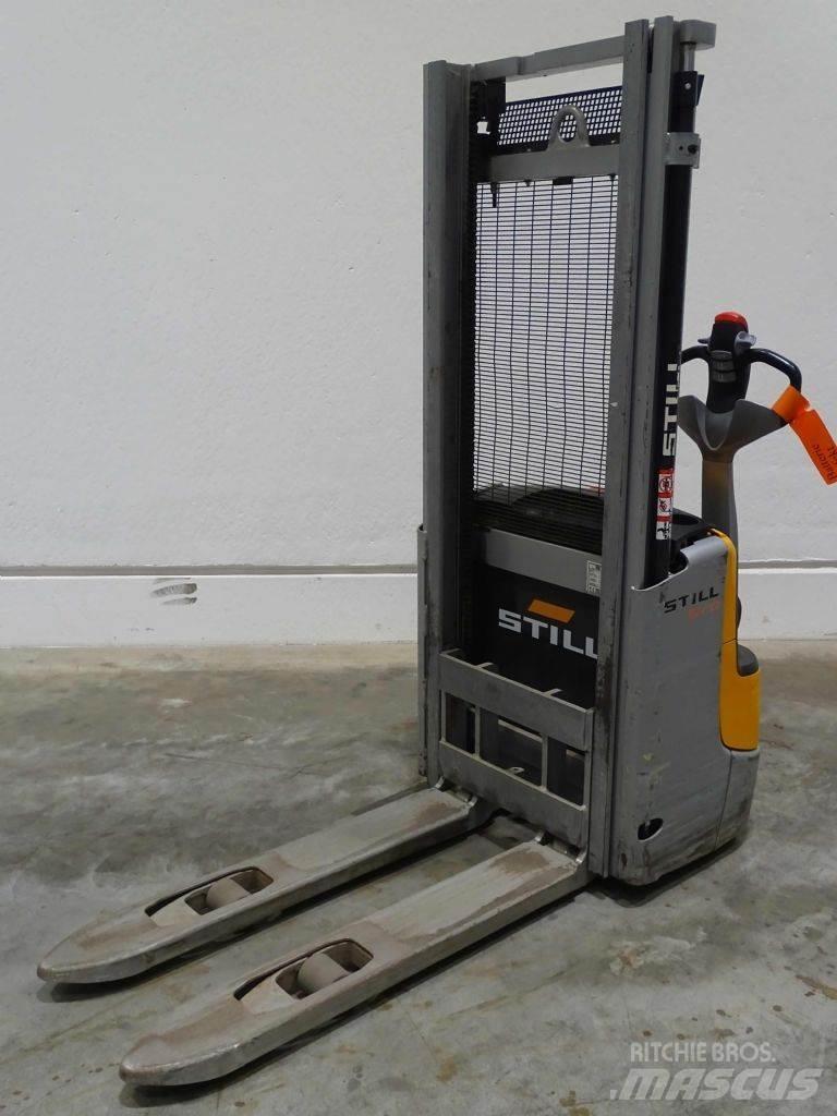Still EXV10 Pedestrian stacker