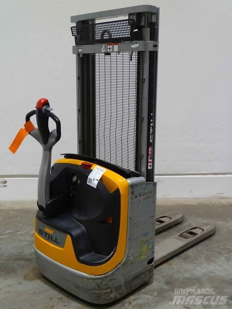 Still EXV10 Pedestrian stacker