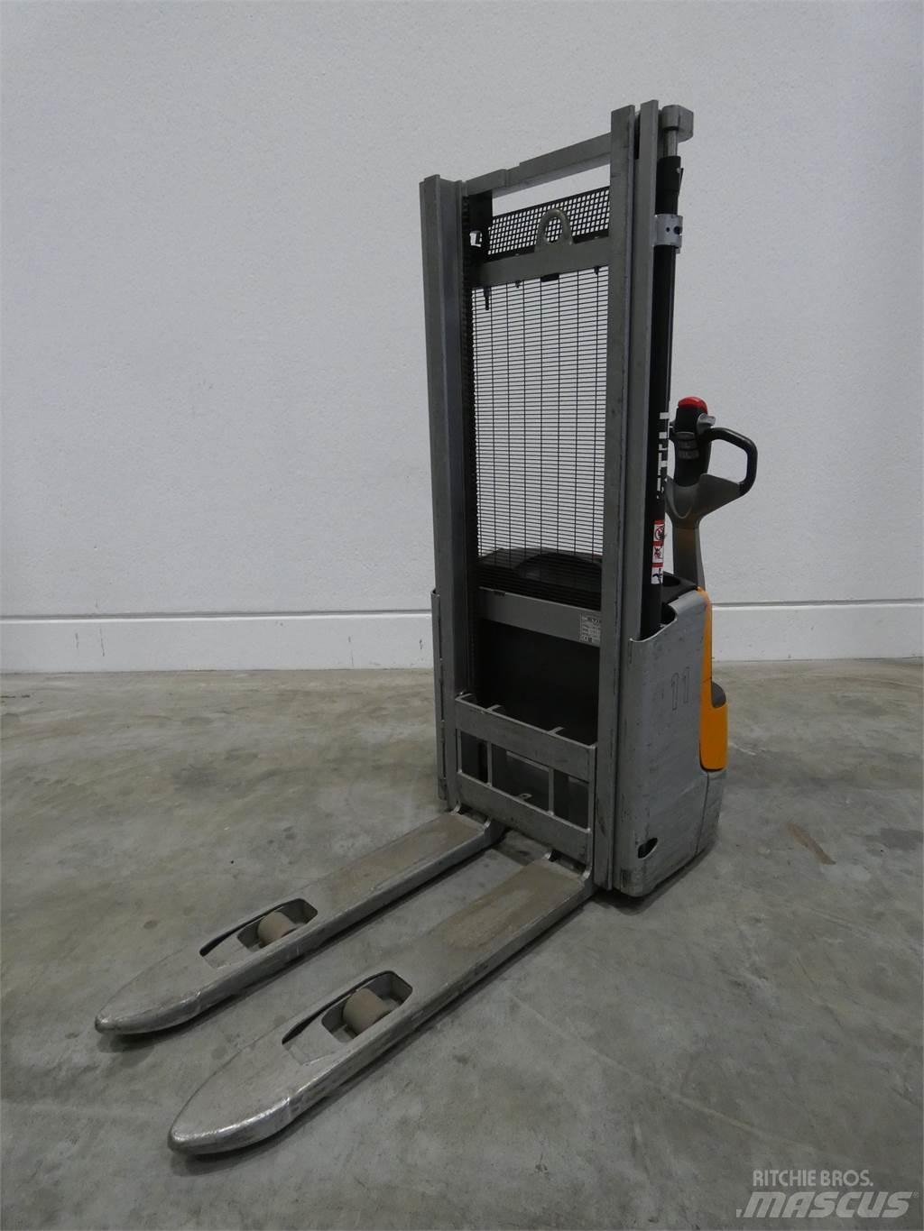 Still EXV10 Pedestrian stacker