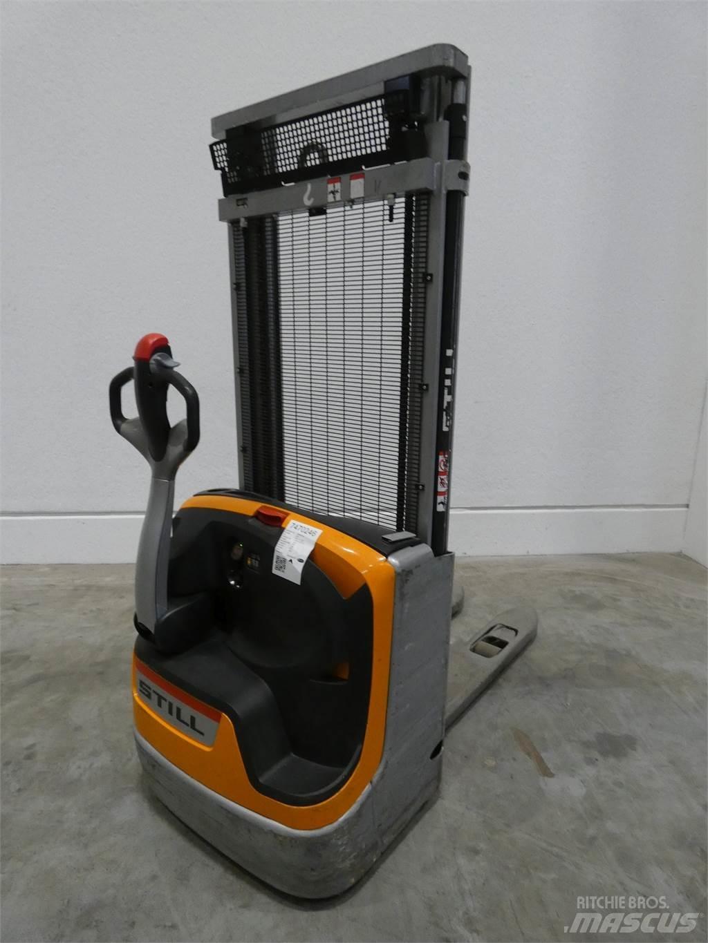 Still EXV10 Pedestrian stacker