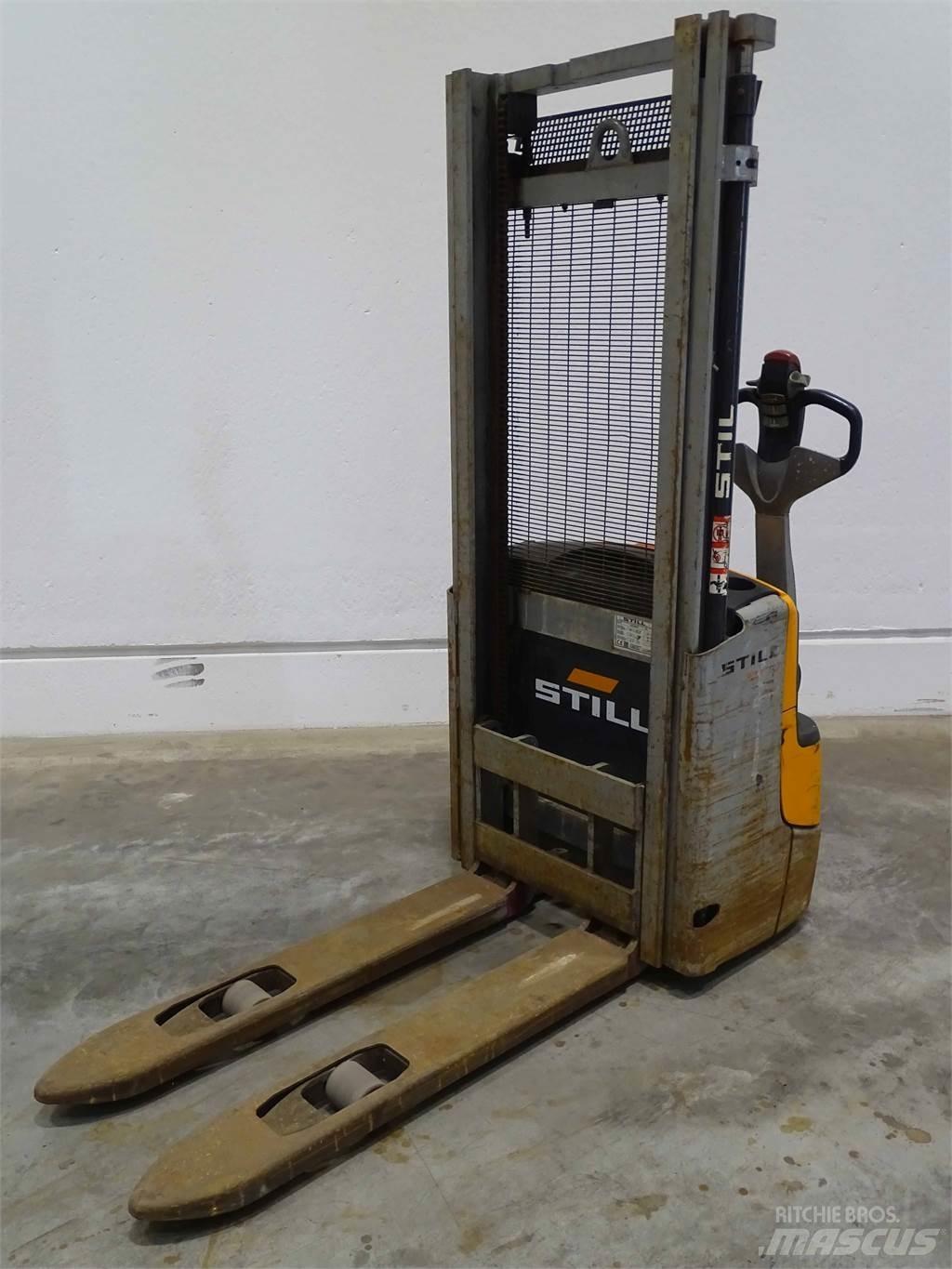 Still EXV10 Pedestrian stacker