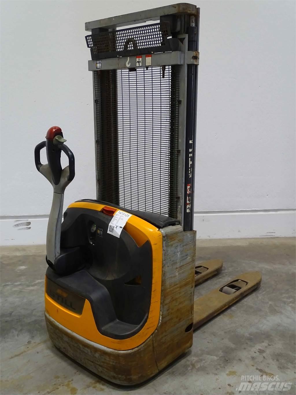 Still EXV10 Pedestrian stacker