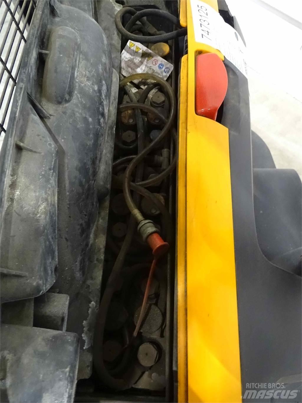 Still EXV10 Pedestrian stacker