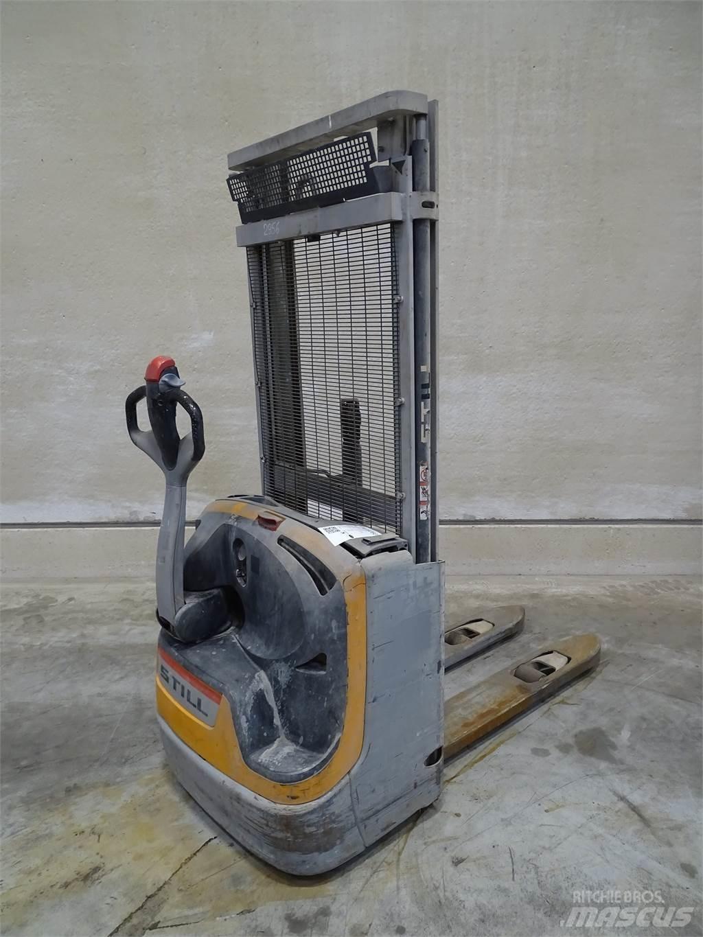 Still EXV10 Pedestrian stacker