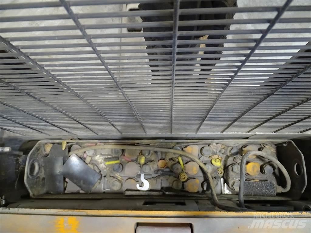 Still EXV10 Pedestrian stacker