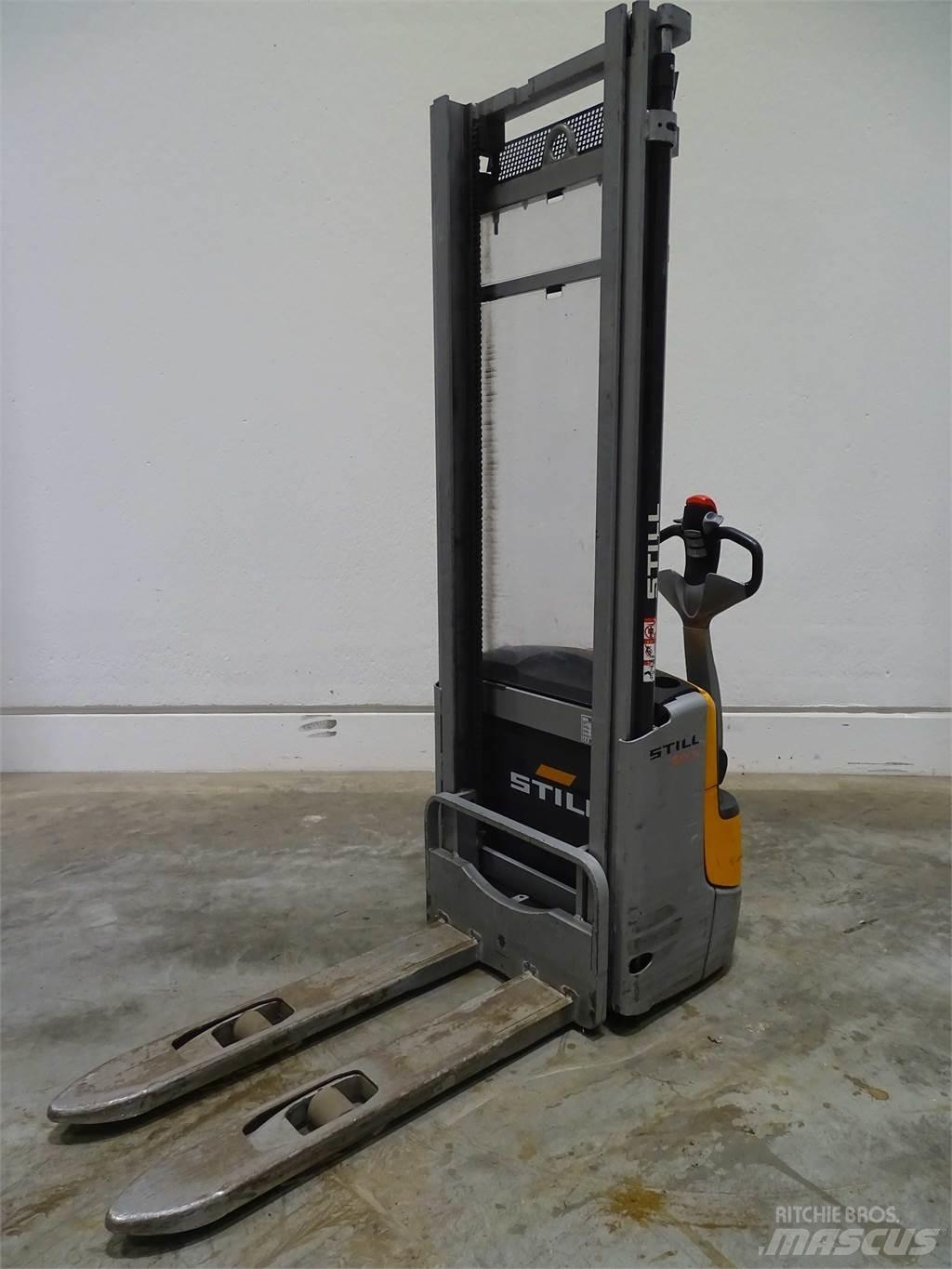 Still EXV10 Pedestrian stacker