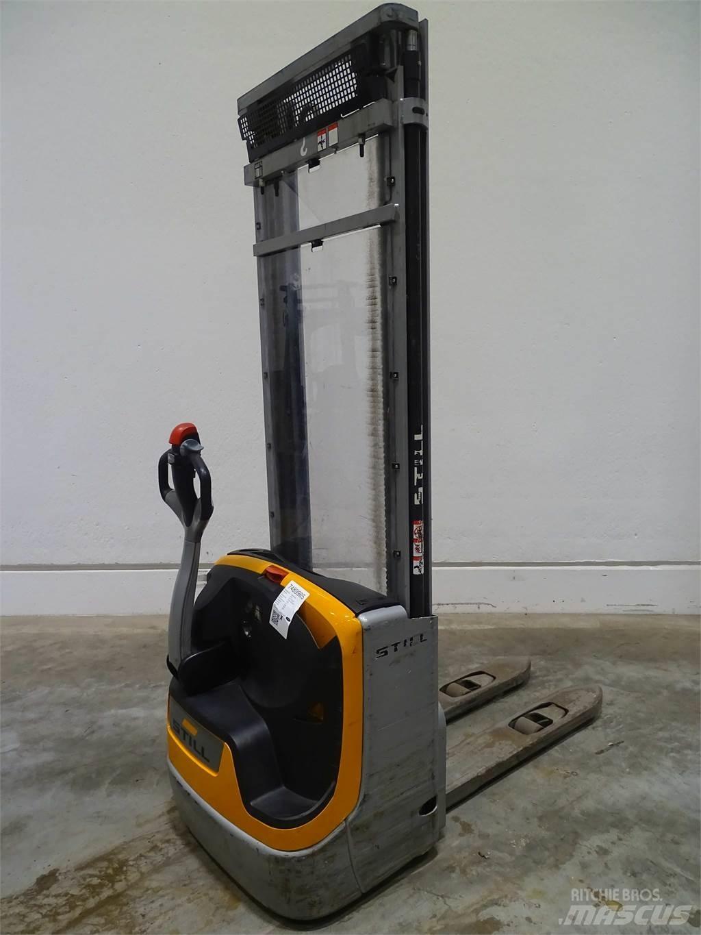 Still EXV10 Pedestrian stacker