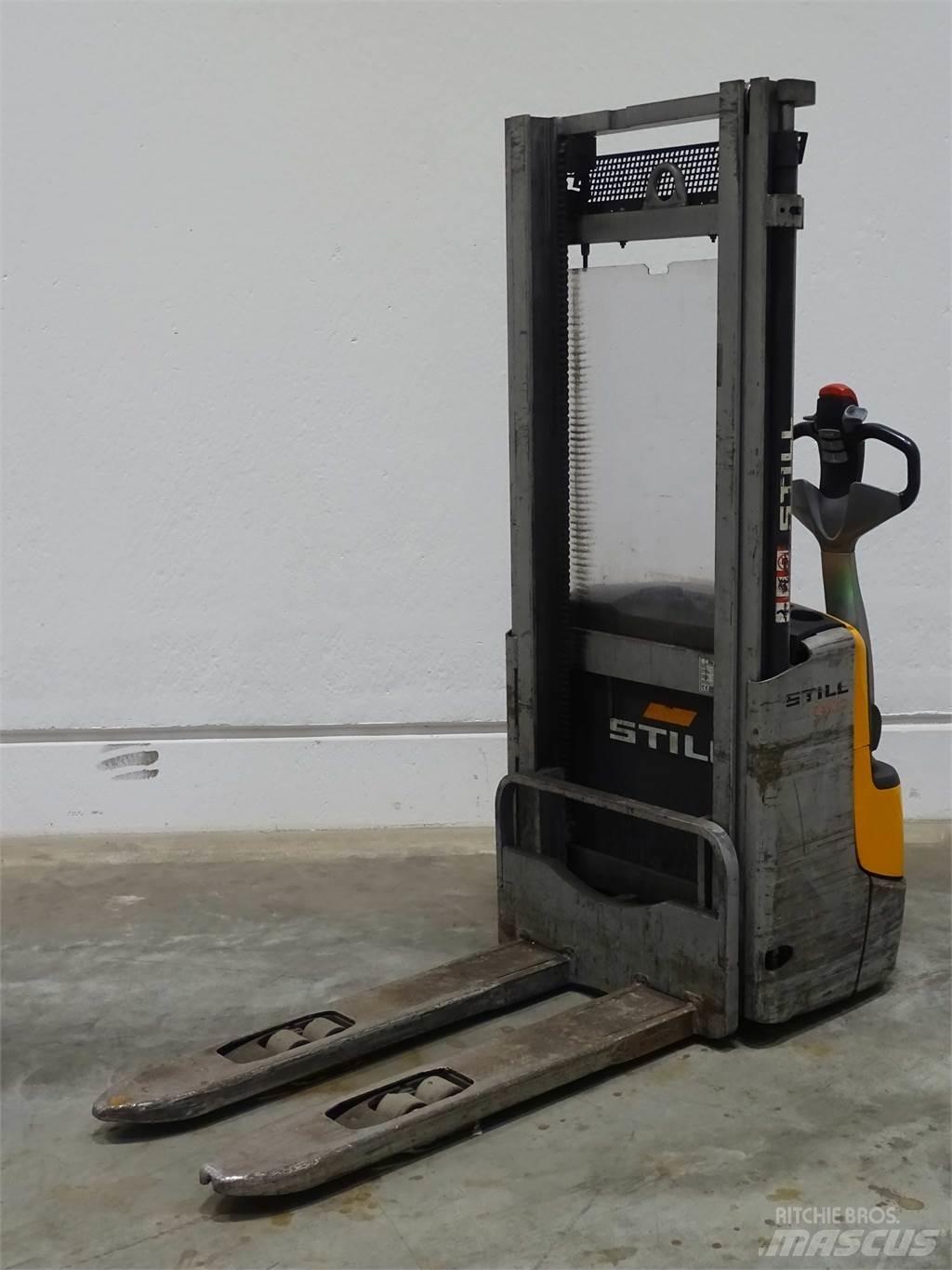 Still EXV10 Pedestrian stacker