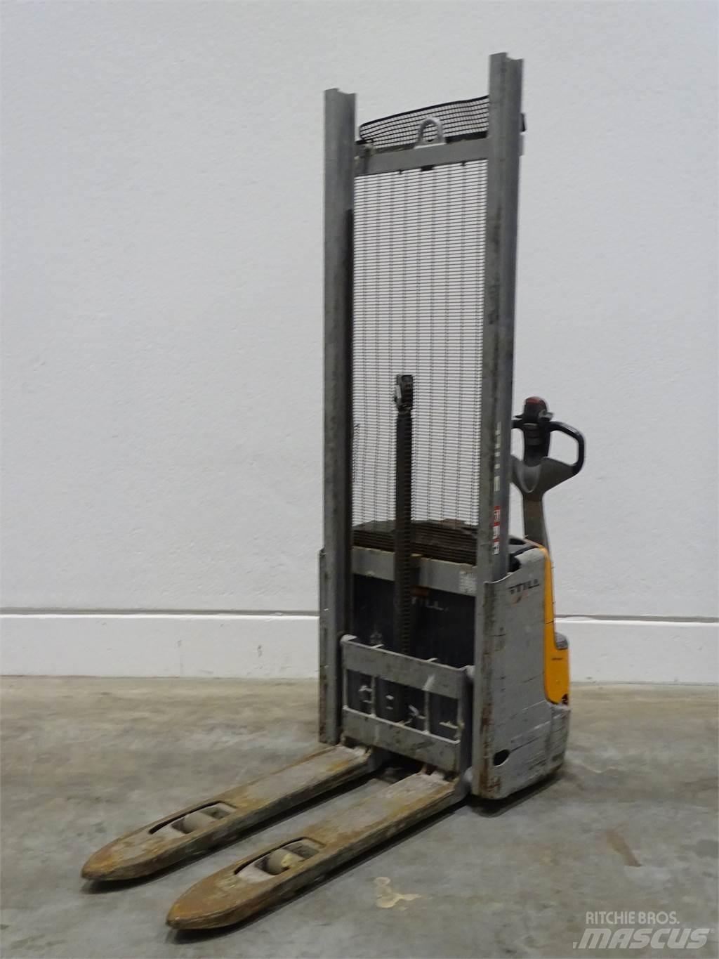 Still EXV10 Pedestrian stacker