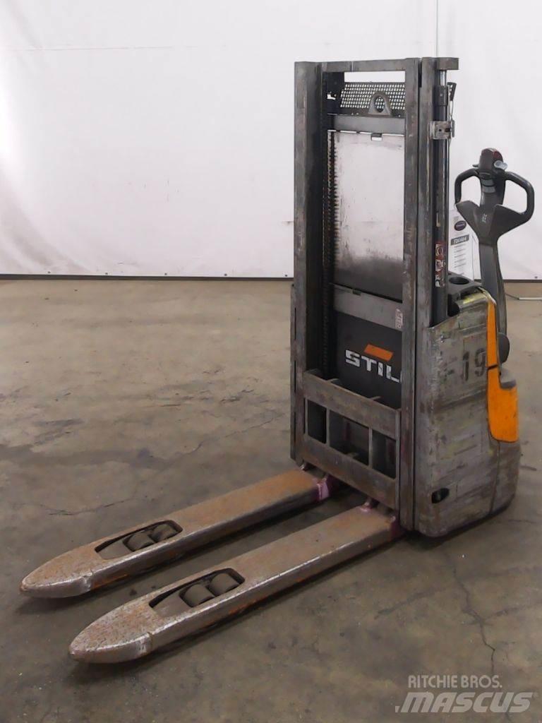 Still EXV12 Pedestrian stacker