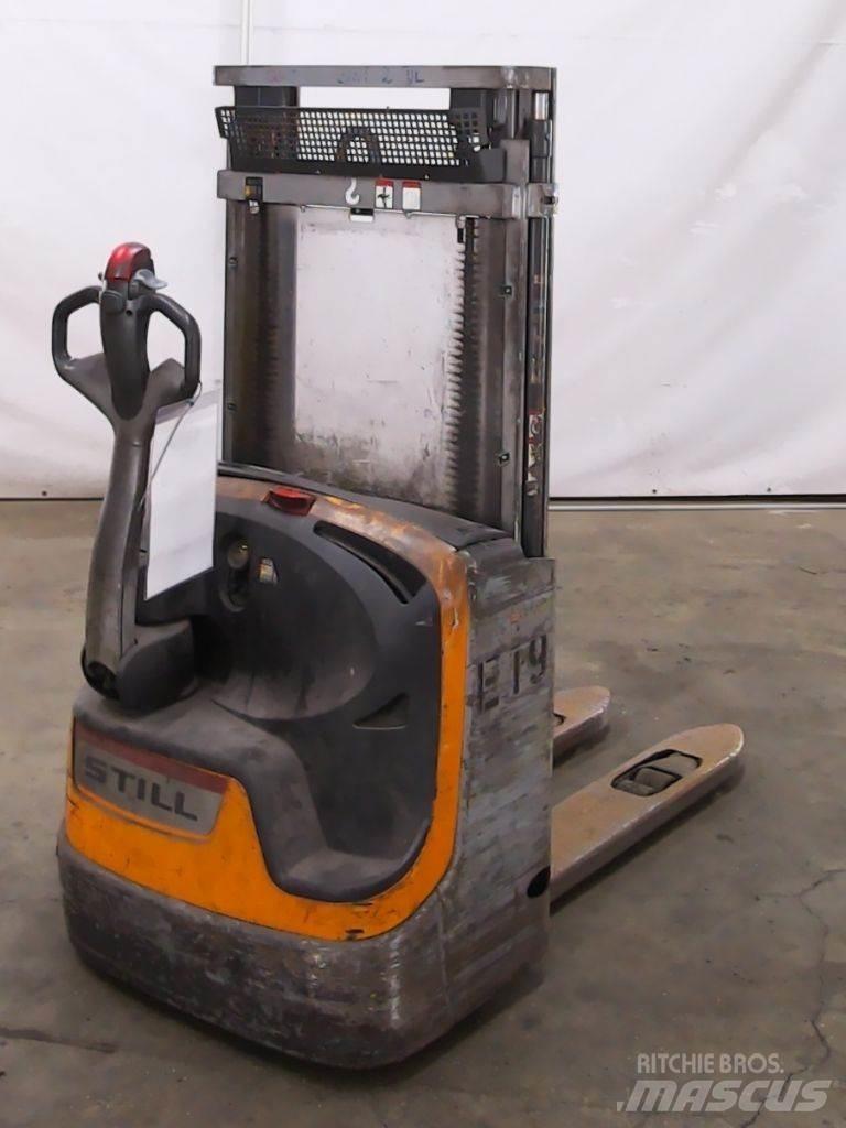 Still EXV12 Pedestrian stacker
