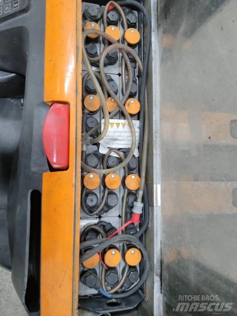 Still EXV12 Pedestrian stacker