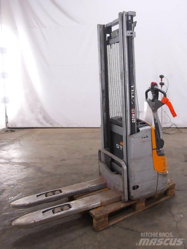 Still EXV12 Pedestrian stacker