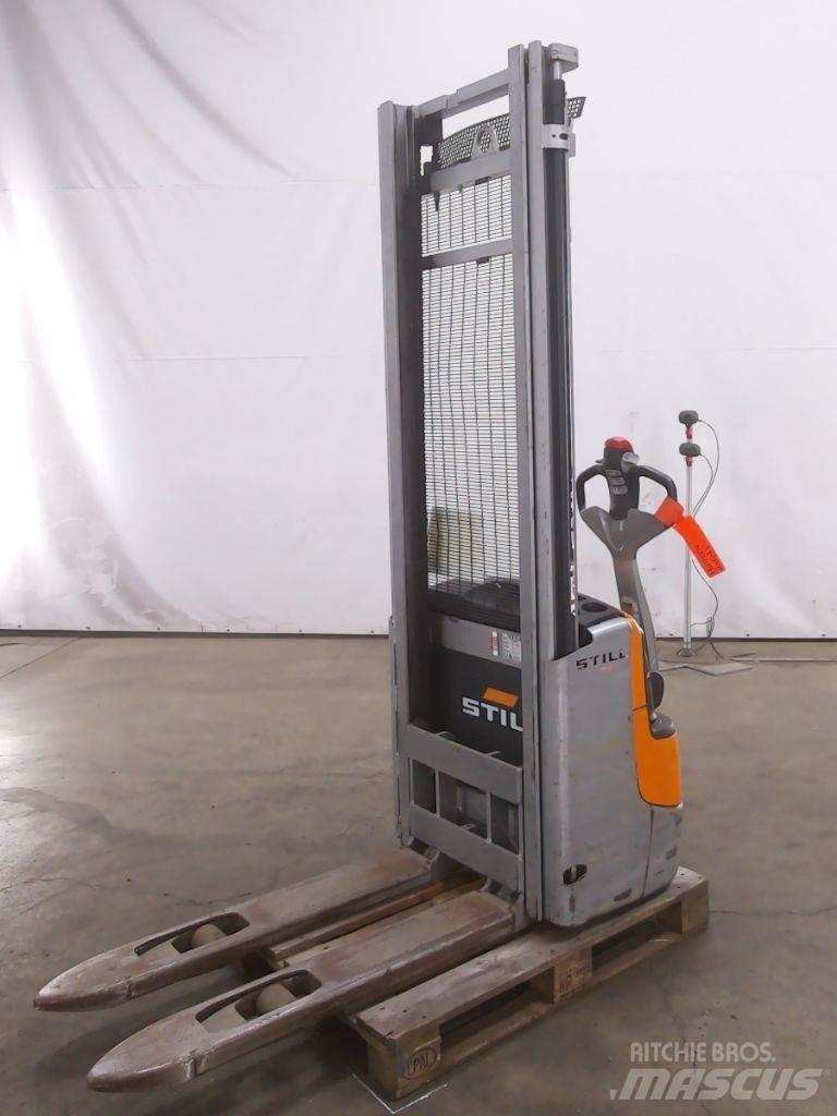 Still EXV12 Pedestrian stacker