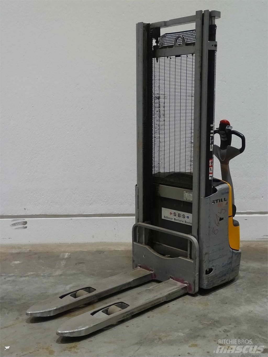 Still EXV12 Pedestrian stacker