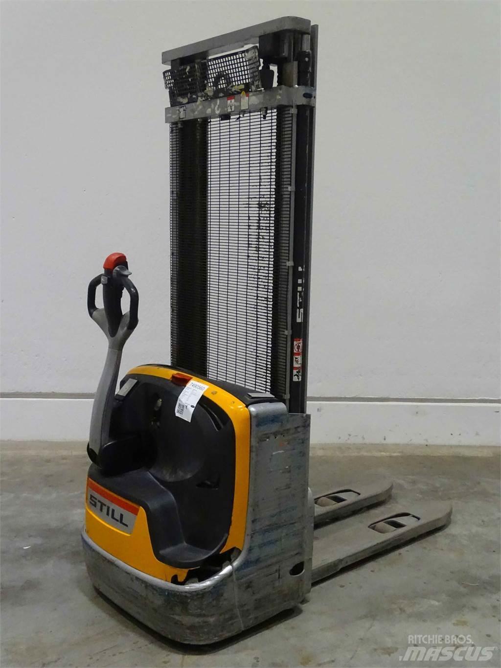 Still EXV12 Pedestrian stacker