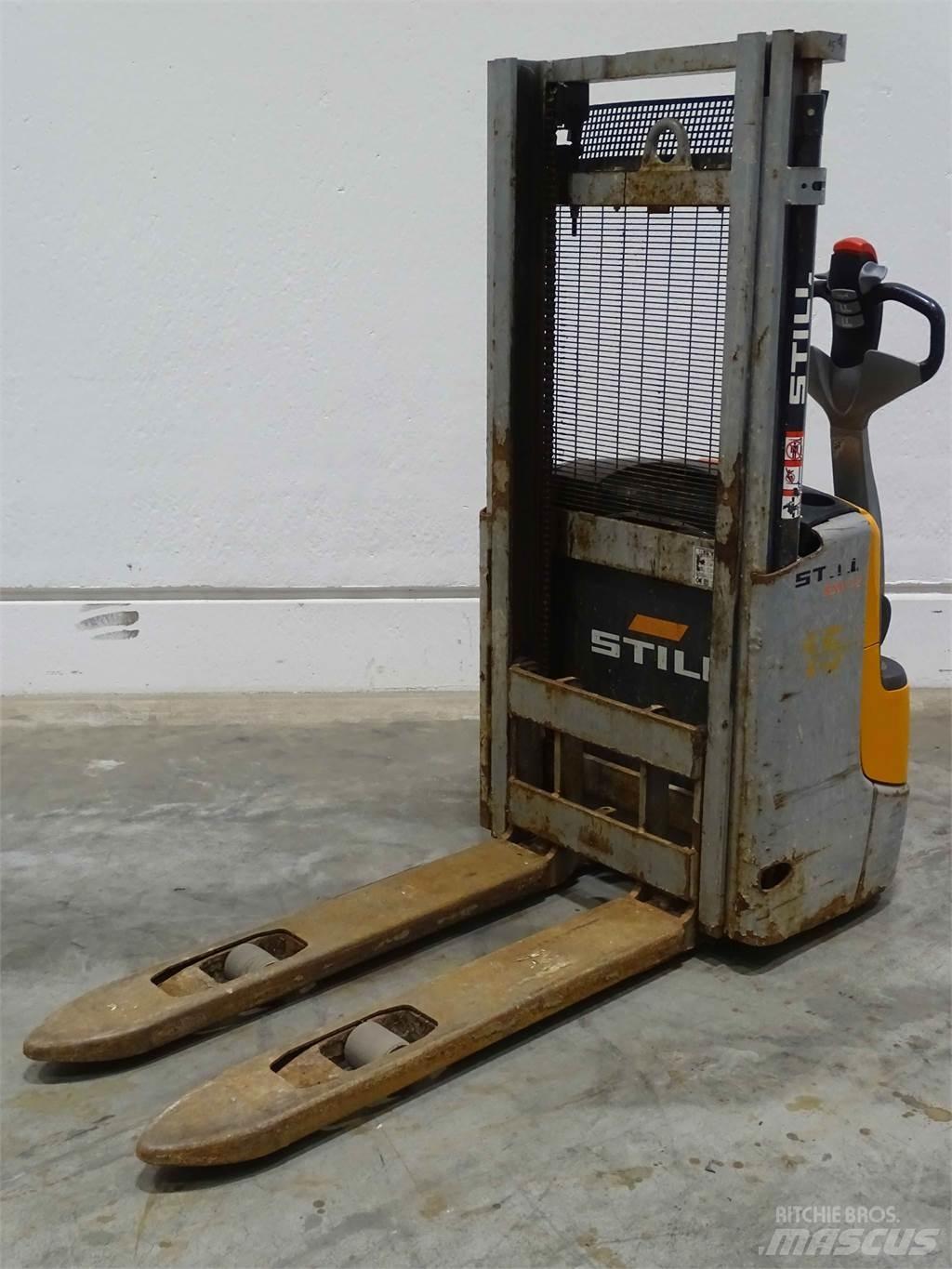 Still EXV12 Pedestrian stacker