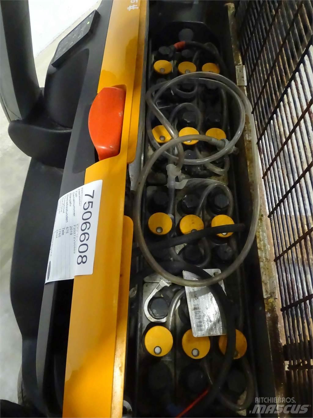 Still EXV12 Pedestrian stacker