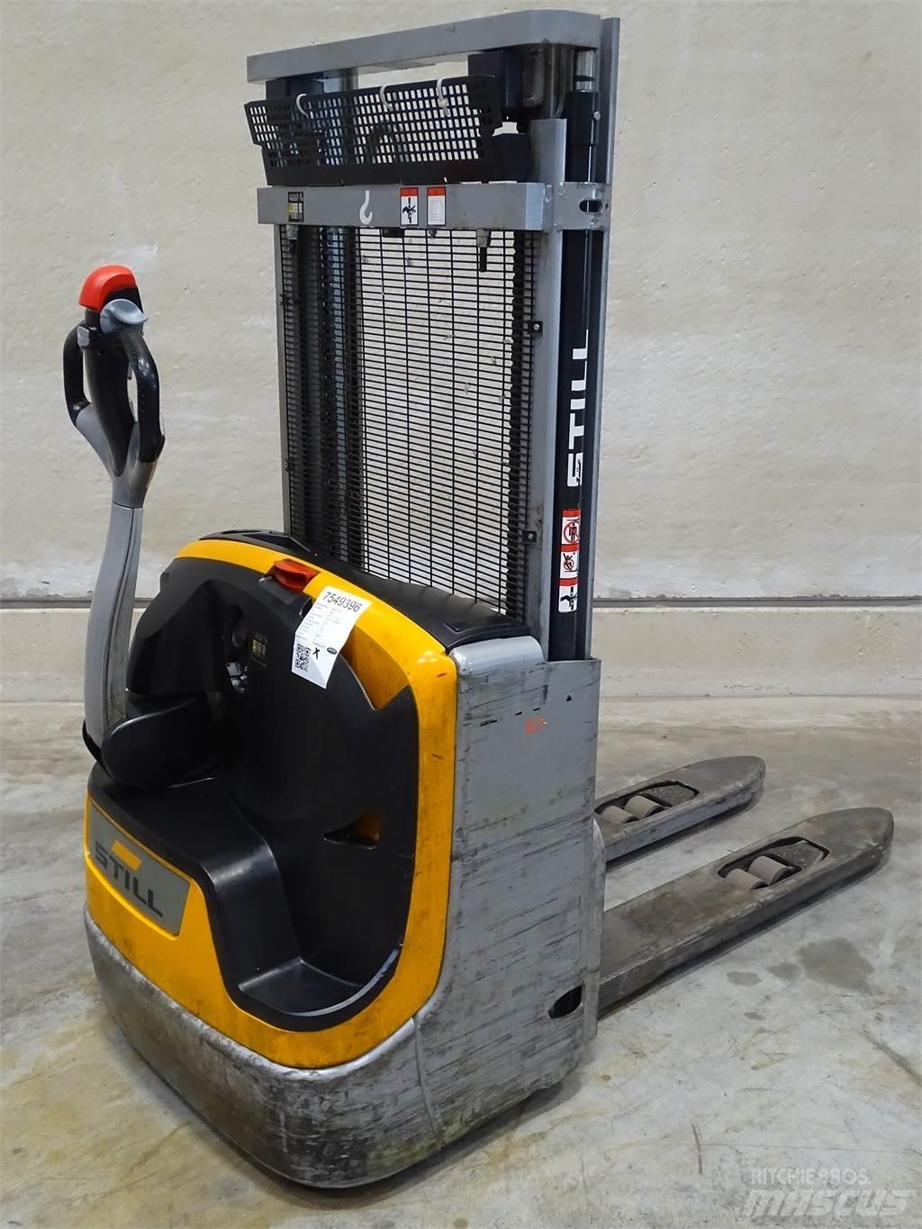 Still EXV12 Pedestrian stacker