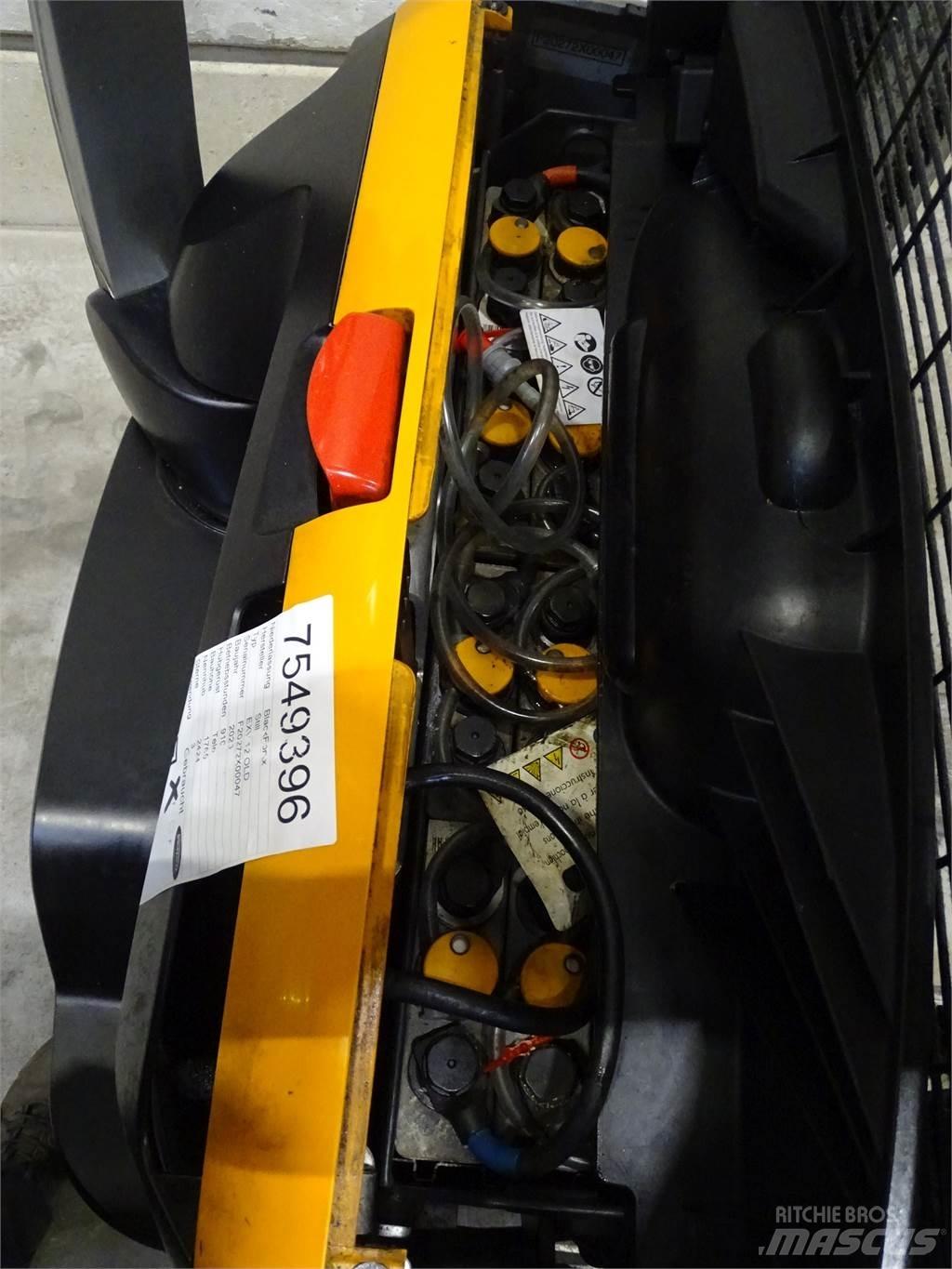Still EXV12 Pedestrian stacker
