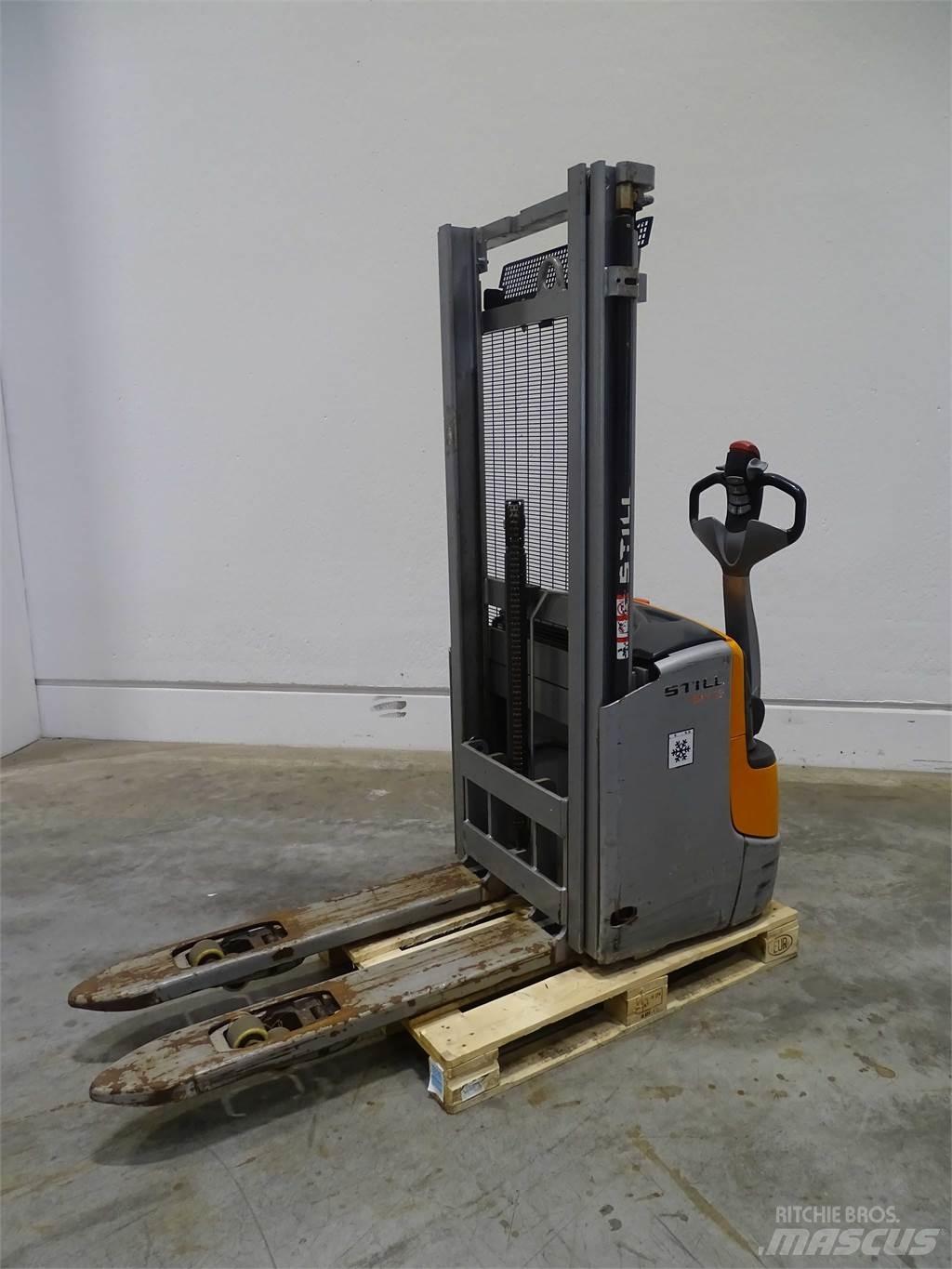 Still EXV12I Pedestrian stacker