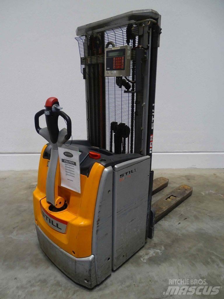 Still EXV14 Pedestrian stacker