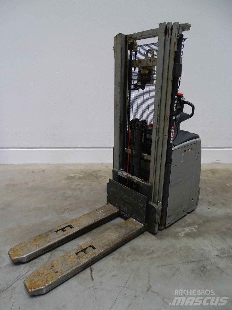Still EXV14 Pedestrian stacker