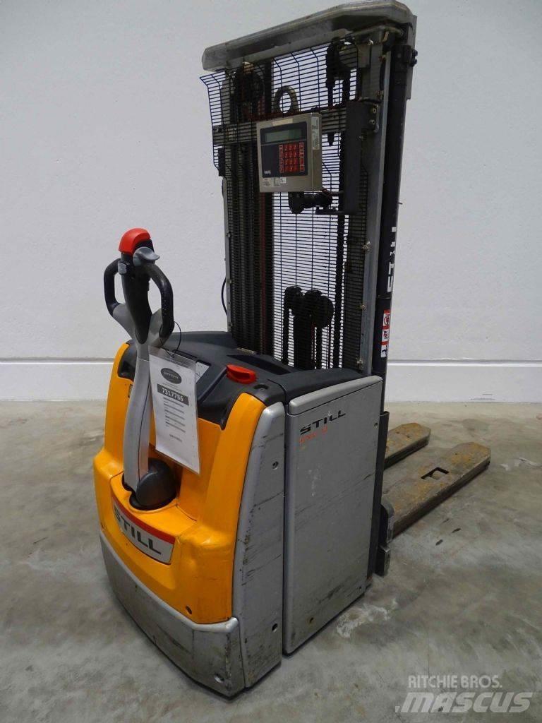 Still EXV14 Pedestrian stacker