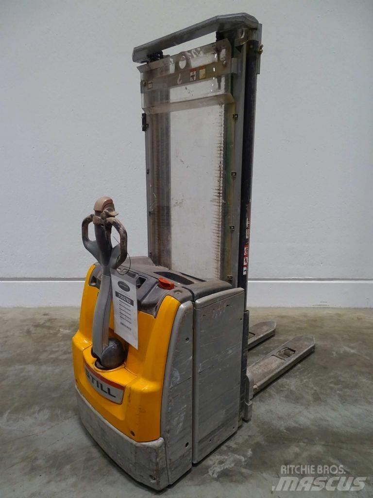Still EXV14 Pedestrian stacker