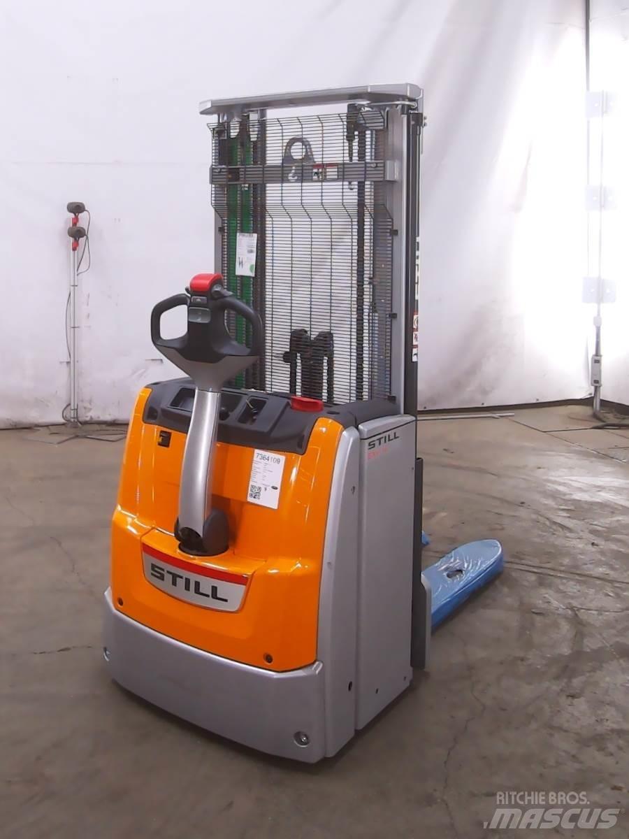 Still EXV14 Pedestrian stacker